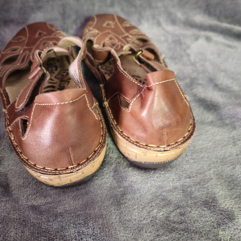 Proper Brown Cutout Leather Upper  Sandals Velcro Enclosure Size 9 - Picture 2 of 8